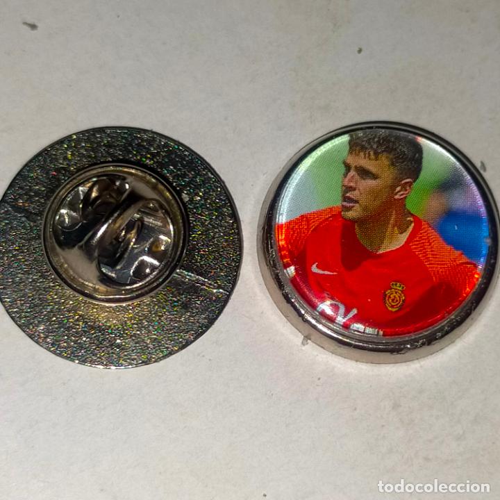 Pins e Spille di collezione: pin redondo metal - f&uacute;tbol equipo club Mallorca JUGADOR