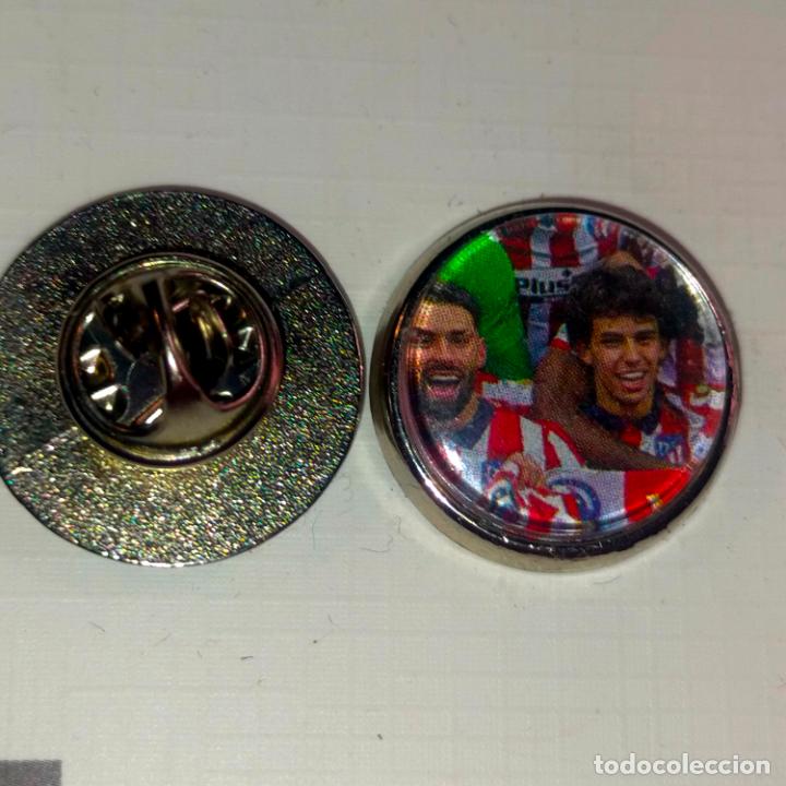 Pins de colecci&oacute;n: pin redondo metal - f&uacute;tbol equipo club Atl&eacute;tico de Madrid JUGADOR