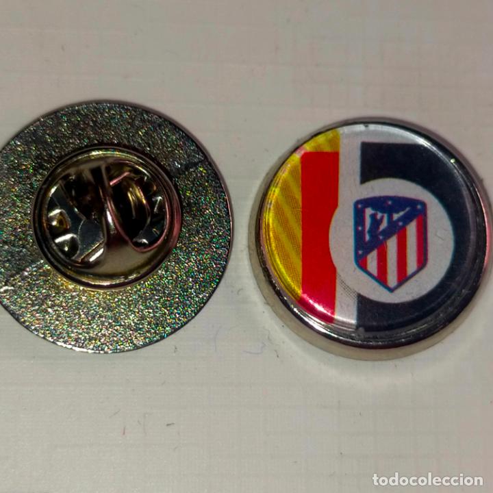 Pins de colecci&oacute;n: pin redondo metal - f&uacute;tbol equipo club Atl&eacute;tico de Madrid JUGADOR