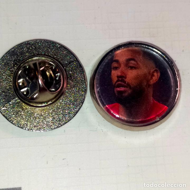 Pins de colecci&oacute;n: pin redondo metal - f&uacute;tbol equipo club Atl&eacute;tico de Madrid JUGADOR