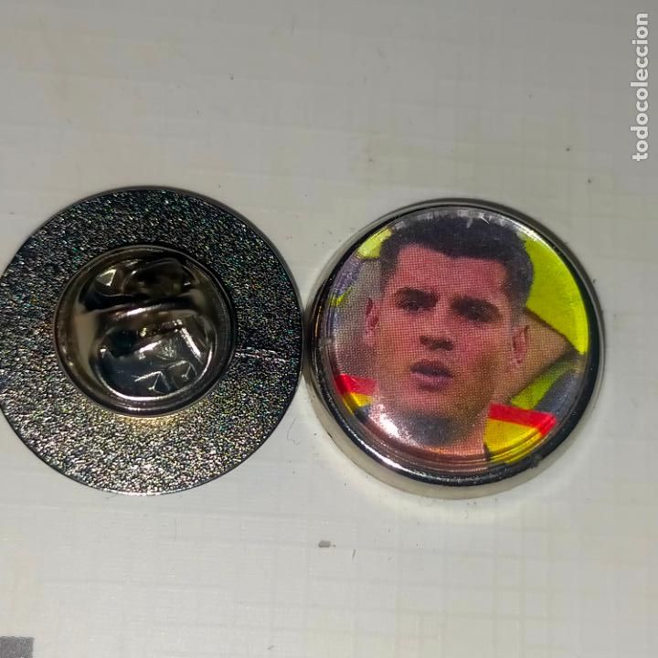 Pins de colecci&oacute;n: pin redondo metal - f&uacute;tbol equipo club Atl&eacute;tico de Madrid JUGADOR