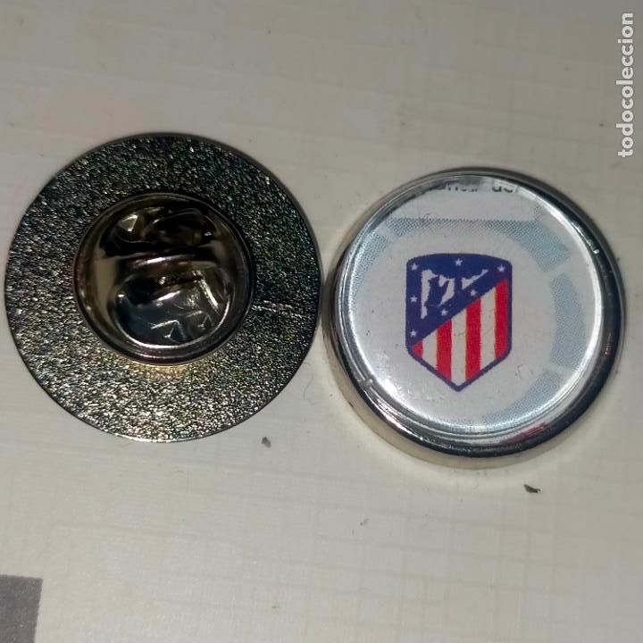 Pins e Spille di collezione: pin redondo metal - f&uacute;tbol equipo club Atl&eacute;tico de Madrid JUGADOR
