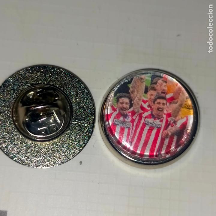 Pins de colecci&oacute;n: pin redondo metal - f&uacute;tbol equipo club Atl&eacute;tico de Madrid JUGADOR
