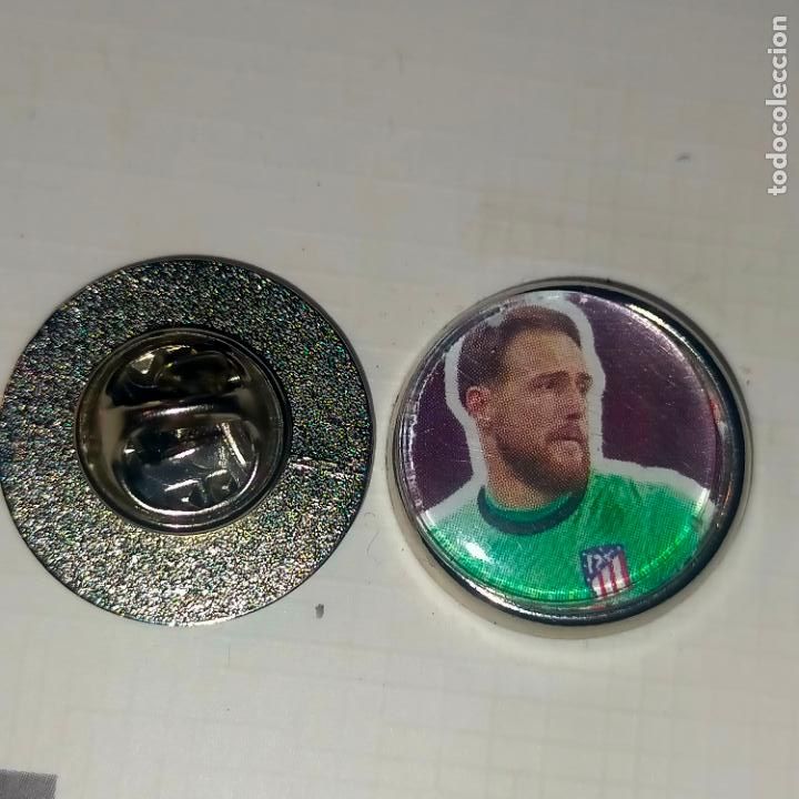 Pins de colecci&oacute;n: pin redondo metal - f&uacute;tbol equipo club Atl&eacute;tico de Madrid JUGADOR