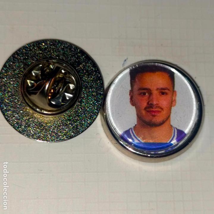 Pins de colecci&oacute;n: pin redondo metal - f&uacute;tbol equipo club la real sociedad JUGADOR