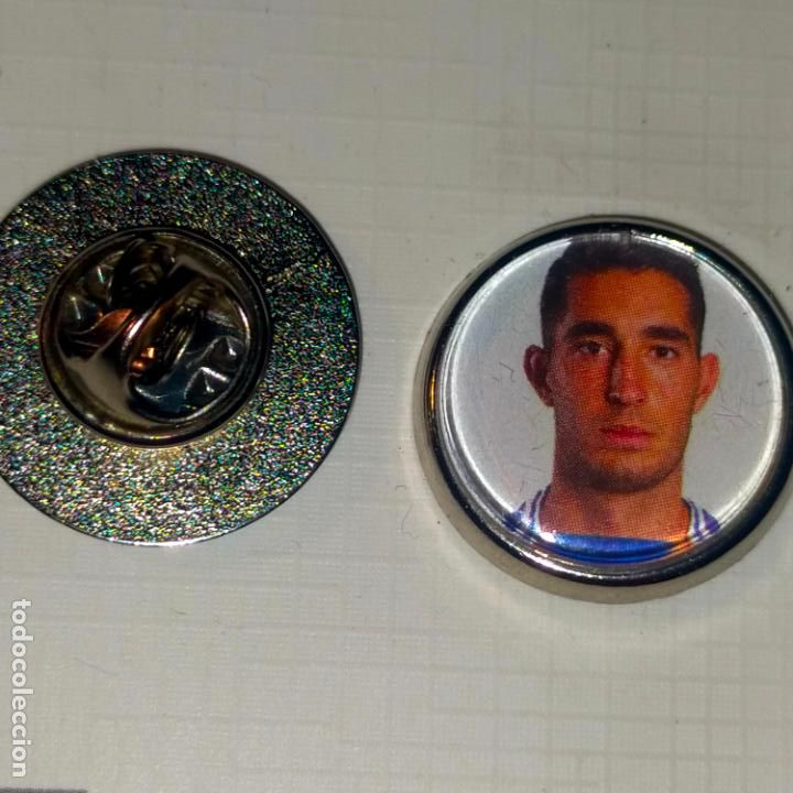 Pins de colecci&oacute;n: pin redondo metal - f&uacute;tbol equipo club la real sociedad JUGADOR