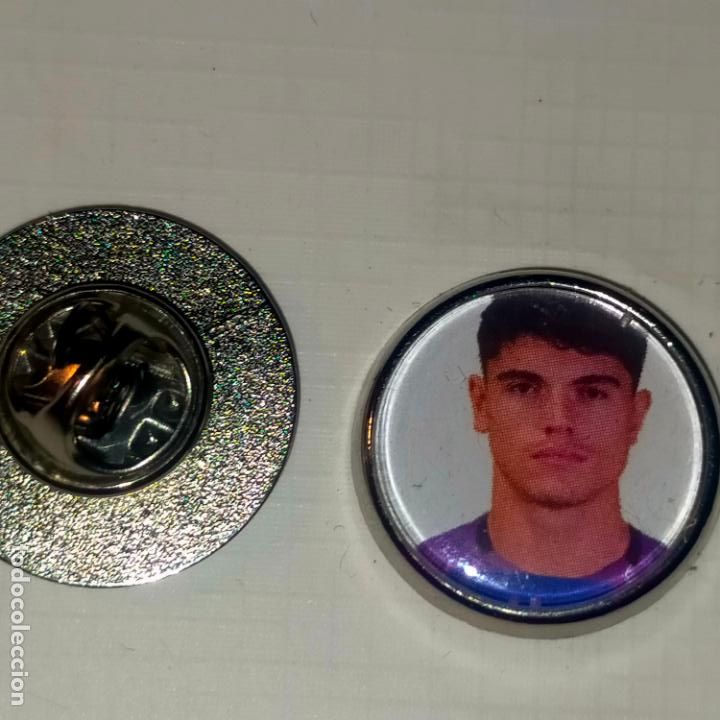 Pin's de collection: pin redondo metal - f&uacute;tbol equipo club la real sociedad JUGADOR