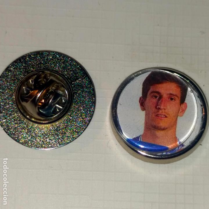 Pin's de collection: pin redondo metal - f&uacute;tbol equipo club la real sociedad JUGADOR