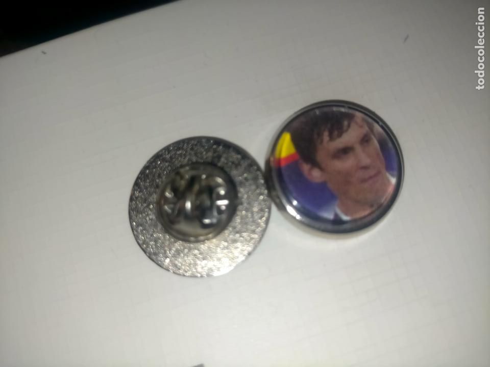 Pin's de collection: pin redondo metal - f&uacute;tbol equipo club la real sociedad JUGADOR