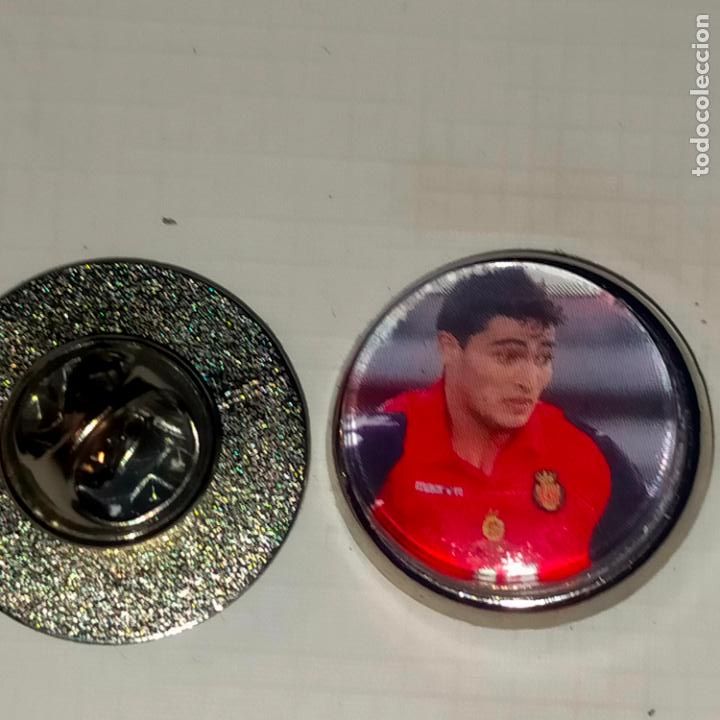 Pins de cole&ccedil;&atilde;o: pin redondo metal - f&uacute;tbol equipo club mallorca JUGADOR