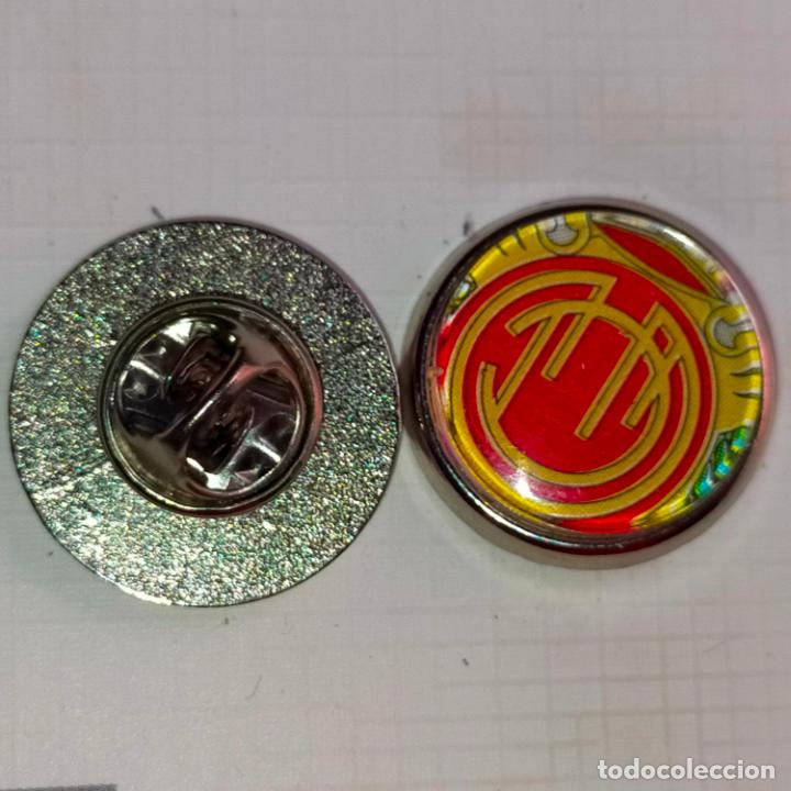 Sammlung von Pins: PIN REDONDO METAL - FUTBOL REAL CLUB DEPORTIVO MALLORCA JUGADOR