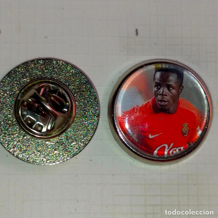 Pins e Spille di collezione: PIN REDONDO METAL - FUTBOL REAL CLUB DEPORTIVO MALLORCA JUGADOR