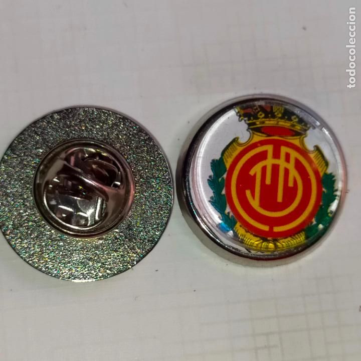 Sammlung von Pins: PIN REDONDO METAL - FUTBOL REAL CLUB DEPORTIVO MALLORCA JUGADOR