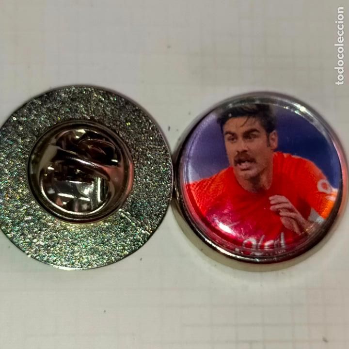 Pin's de collection: PIN REDONDO METAL - FUTBOL REAL CLUB DEPORTIVO MALLORCA JUGADOR