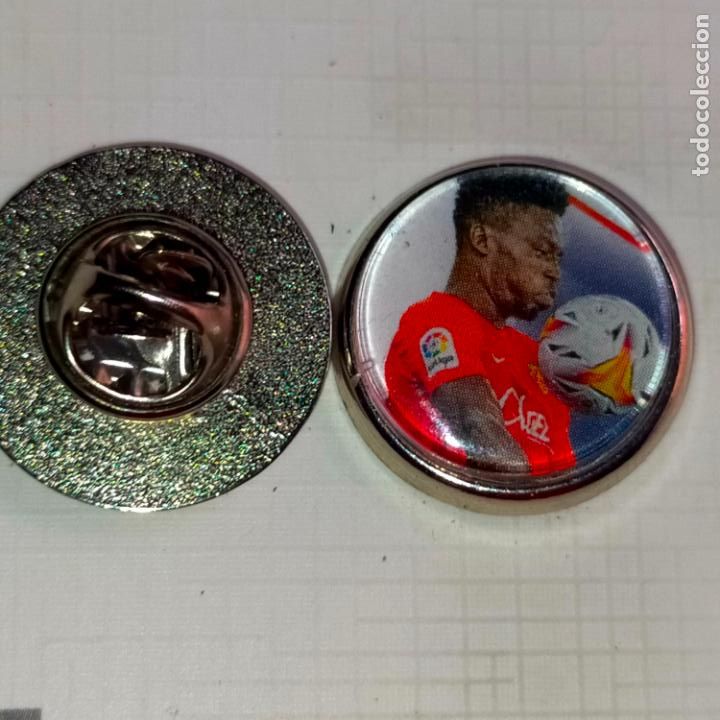 Pins e Spille di collezione: PIN REDONDO METAL - FUTBOL REAL CLUB DEPORTIVO MALLORCA JUGADOR