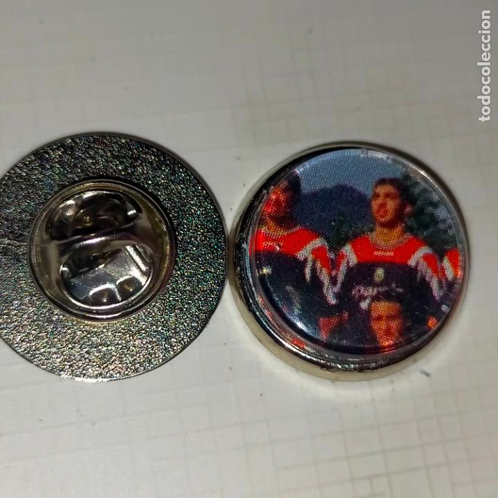 Pin's de collection: PIN REDONDO METAL - FUTBOL REAL CLUB DEPORTIVO MALLORCA JUGADOR