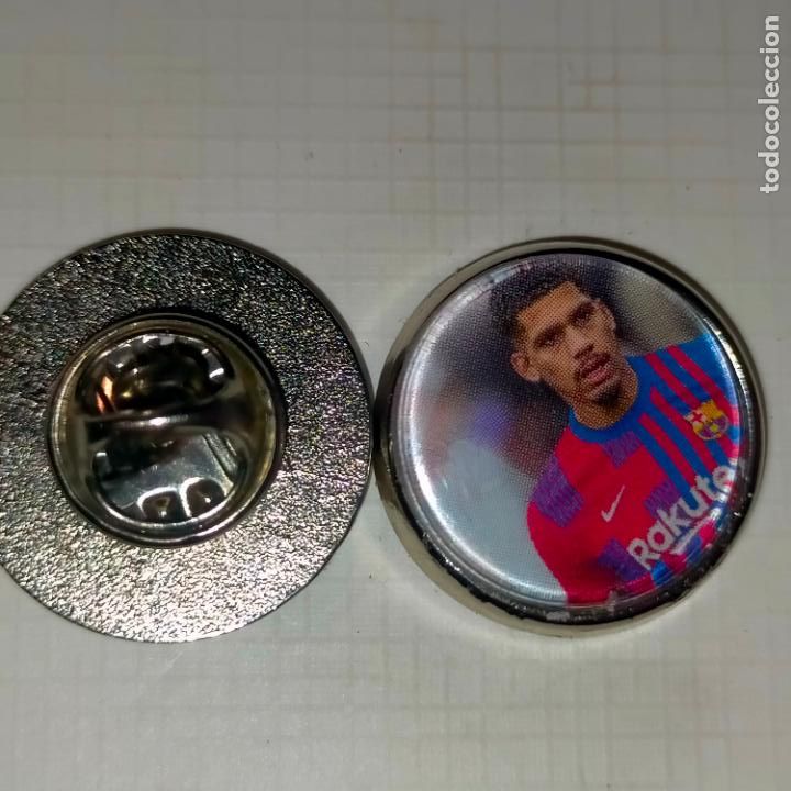 Collection pins: PIN REDONDO METAL - FUTBOL REAL CLUB Barcelona JUGADOR