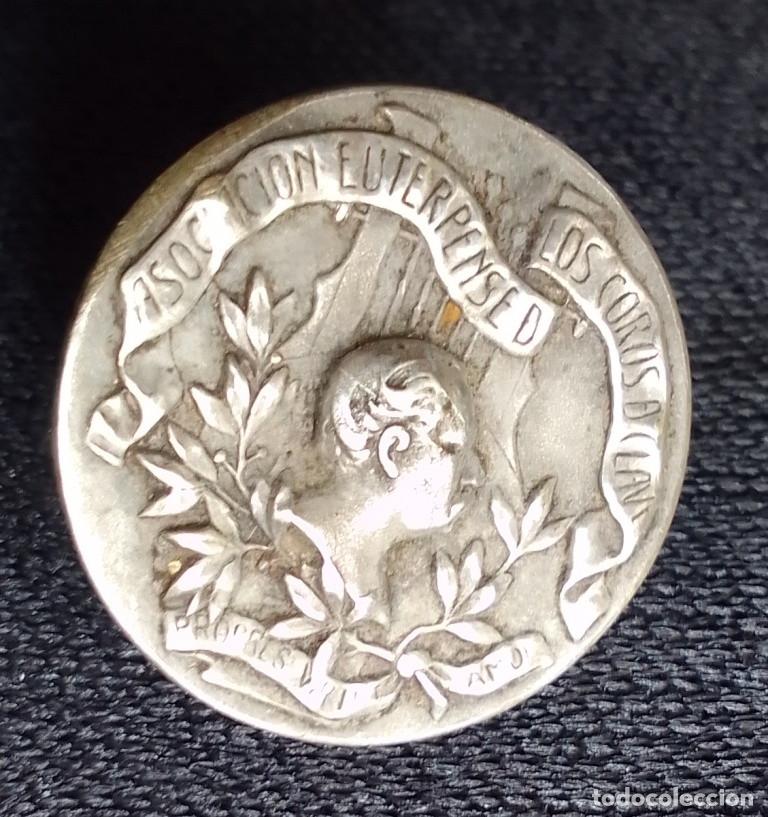 Pins e Spille di collezione: Insignia solalpera ojal Asociaci&oacute;n Euterpense de los coros de Clave. 1901