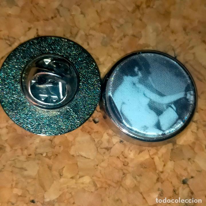 Pins de cole&ccedil;&atilde;o: PIN REDONDO METAL - DESNUDOS ESCENA EROTICA EROTISMO