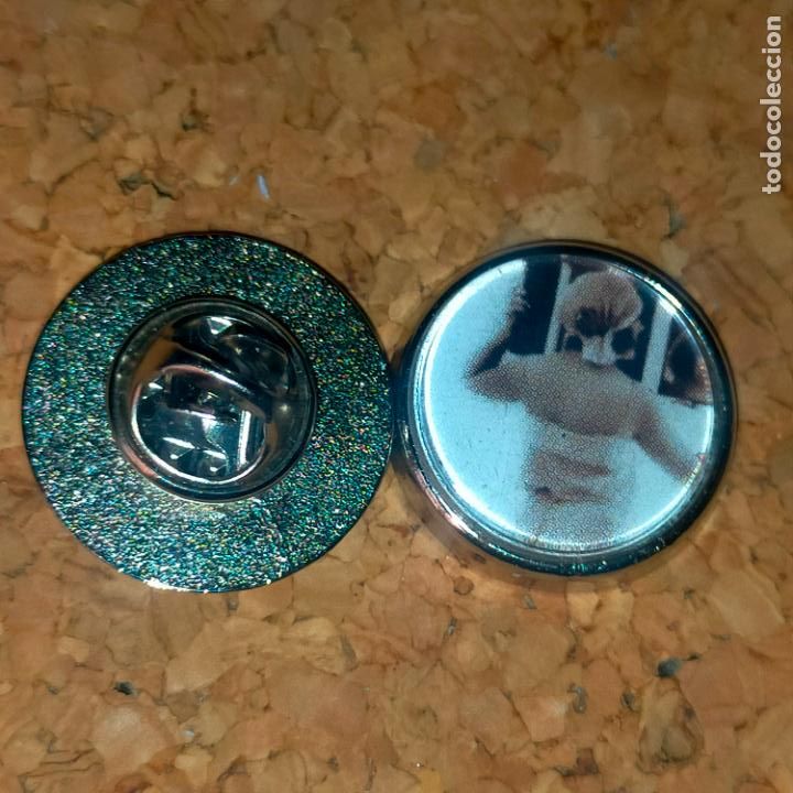 Pins de cole&ccedil;&atilde;o: PIN REDONDO METAL - DESNUDOS ESCENA EROTICA EROTISMO