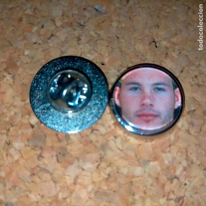 Pins de cole&ccedil;&atilde;o: pin redondo metal - f&uacute;tbol equipo club real mallorca - JUGADOR