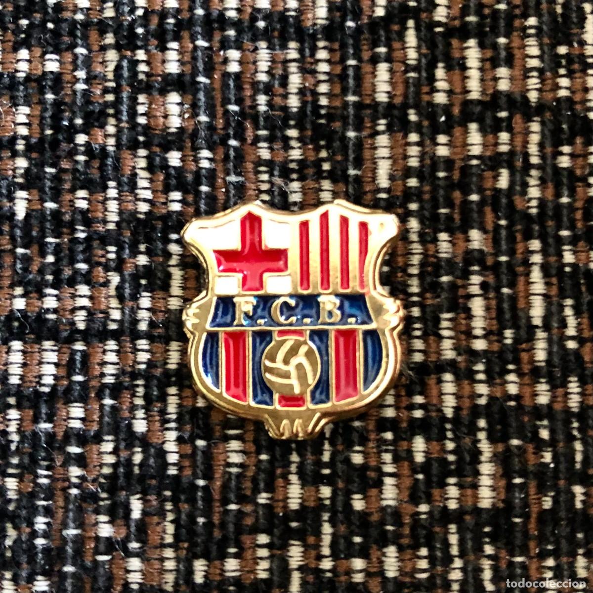 Pin's de collection: PIN METALICO ESMALTADO FUTBOL CLUB BARCELONA FCB, NUEVO Y SIN USO, 2 CENTIMETROS ALTURA APROX.