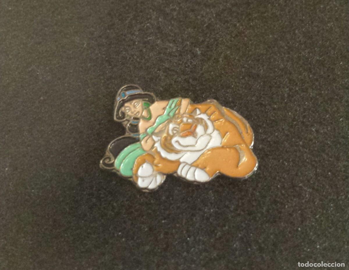 Pins de colecci&oacute;n: ANTIGUO PIN JASMIN Y RAJAH (PERSONAJES DE ALADDIN)