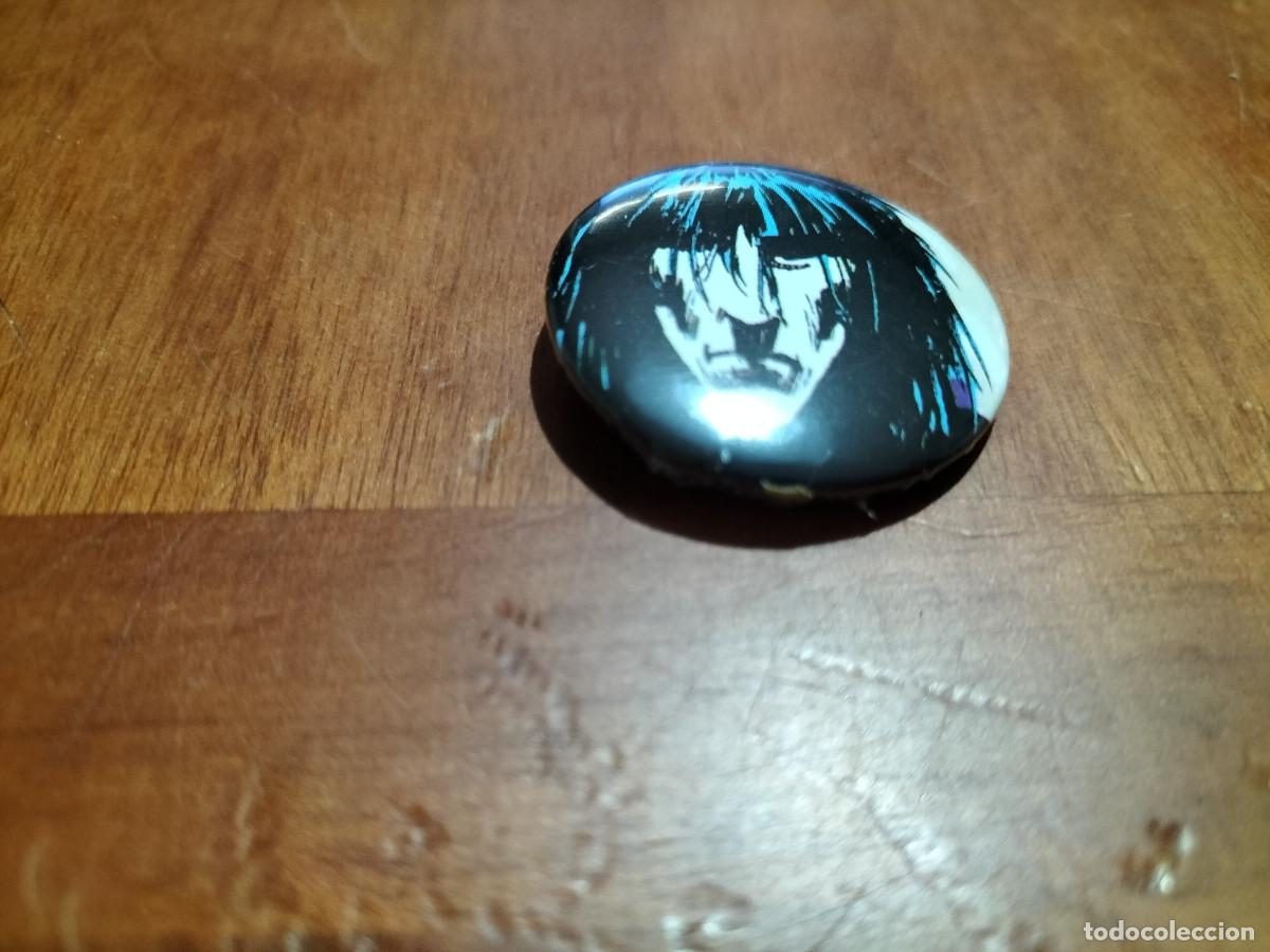 Pins e Spille di collezione: THE SANDMAN. COMIC. CHAPAS. PIN. 0,31 MM. DETR&Aacute;S MET&Aacute;LICA. SIN USO. DIFICIL