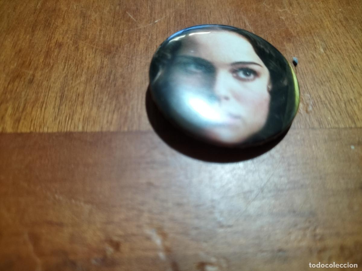 Sammlung von Pins: NATALIE PORTMAN ACTRIZ. CHAPAS. PIN. 0,31 MM. DETR&Aacute;S MET&Aacute;LICA. SIN USO. DIFICIL