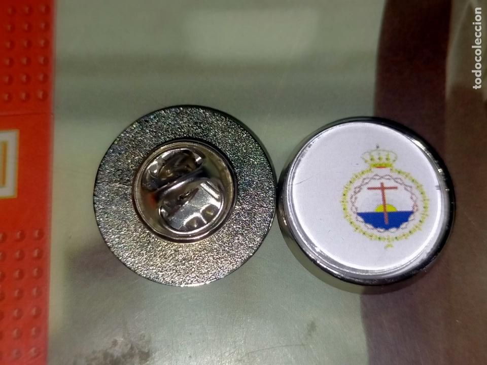 Sammlung von Pins: pin redondo metal - semana santa cadiz cofradia hermandad . insignia escudo . - las aguas