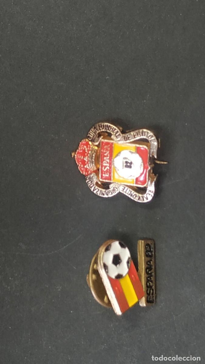 Pins de colecci&oacute;n: 2 Pin imperdibles Espa&ntilde;a mundial f&uacute;tbol 1982 originales (federacion espa&ntilde;ola y mundial=