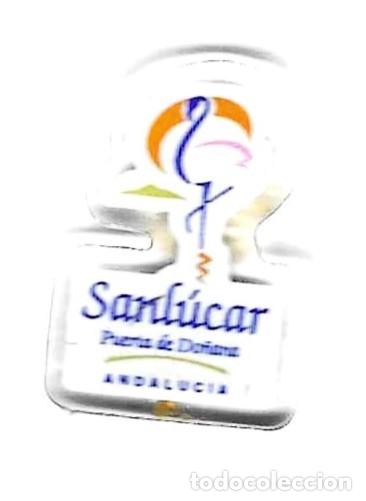 Pins de colecci&oacute;n: Pin Sanl&uacute;car. Puerta de Do&ntilde;ana. Andaluc&iacute;a, metacrilato. 132-52