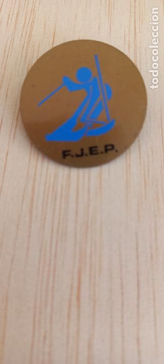 Pins de colecci&oacute;n: Medalla o pin, F.J.E.P. ski club alpino. FJEP esqui, ski, Suiza Trofeo, placa. Suisse medal