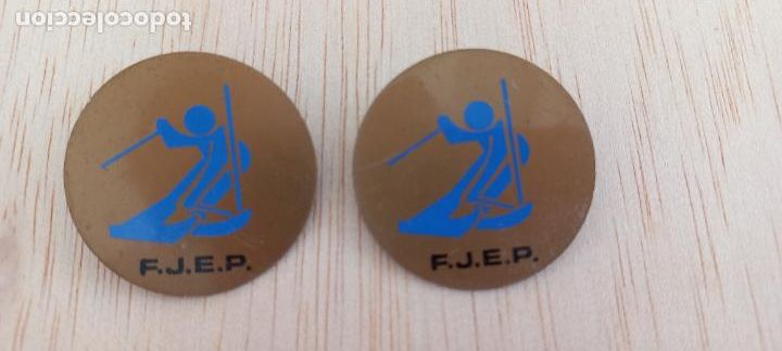 Pins de colecci&oacute;n: 2 Medallas o pins, F.J.E.P. ski club alpino. FJEP esqui, ski, Suiza Trofeo, placa. Suisse medal