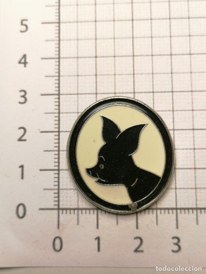 Pins de colecci&oacute;n: PIN TRADING DISNEY HIDDEN MICKEY 2 OF 7 2009 WINNIE THE POOH