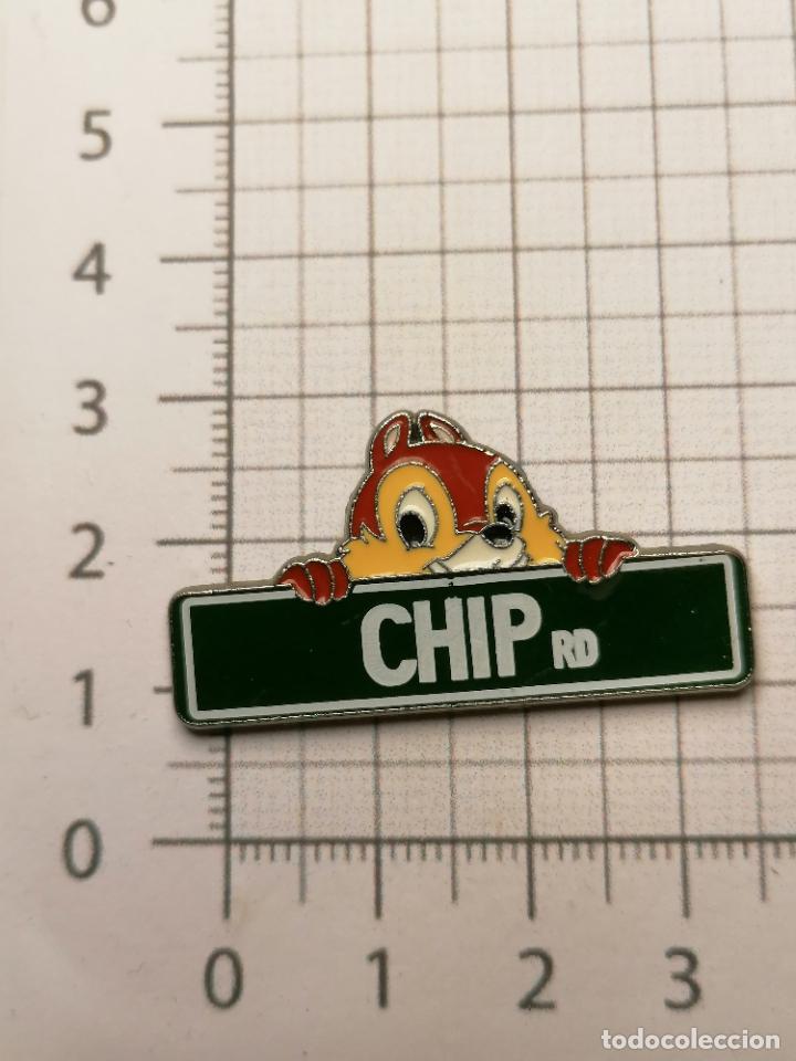 PIN TRADING DISNEY CHIP RD