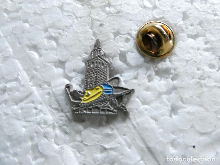 Pin's de collection: PIN DE DEPORTES. ATLETISMO SALTO DE ALTURA. CAMPEONATOS CORU&Ntilde;A? SEVILLA?
