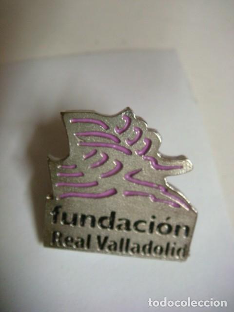Pins de colecci&oacute;n: PINS FUNDACION REAL VALLADOLID-CAJ-N&ordm;-12-CAR-8
