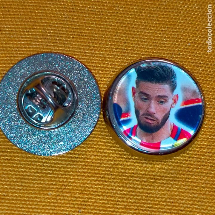 Pins e Spille di collezione: pin redondo metal - f&uacute;tbol equipo club Atl&eacute;tico de Madrid JUGADOR