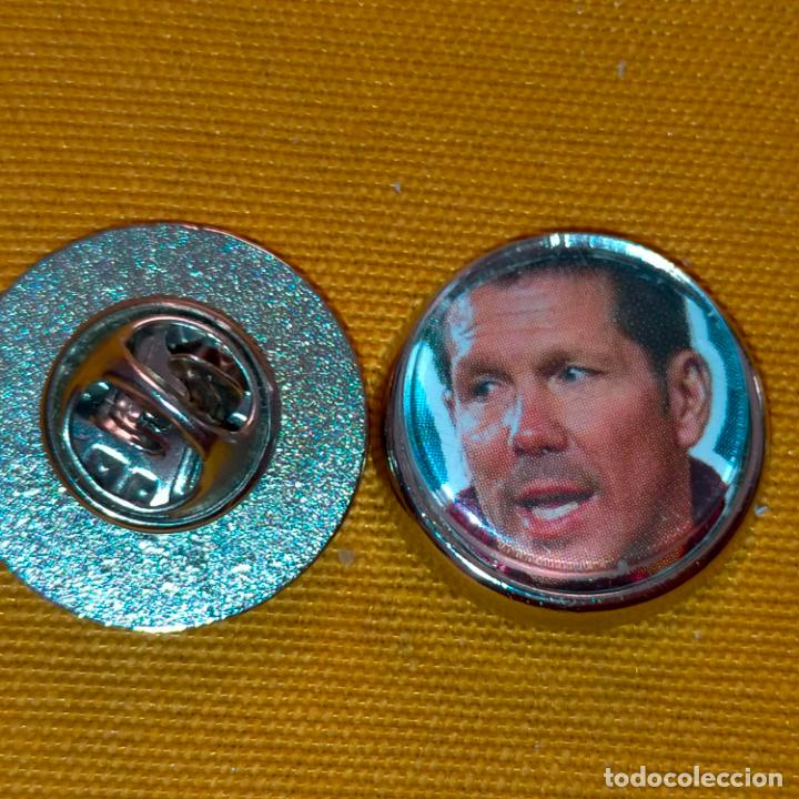 Pins e Spille di collezione: pin redondo metal - f&uacute;tbol equipo club Atl&eacute;tico de Madrid JUGADOR