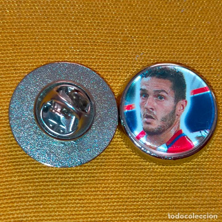 Pins e Spille di collezione: pin redondo metal - f&uacute;tbol equipo club Atl&eacute;tico de Madrid JUGADOR