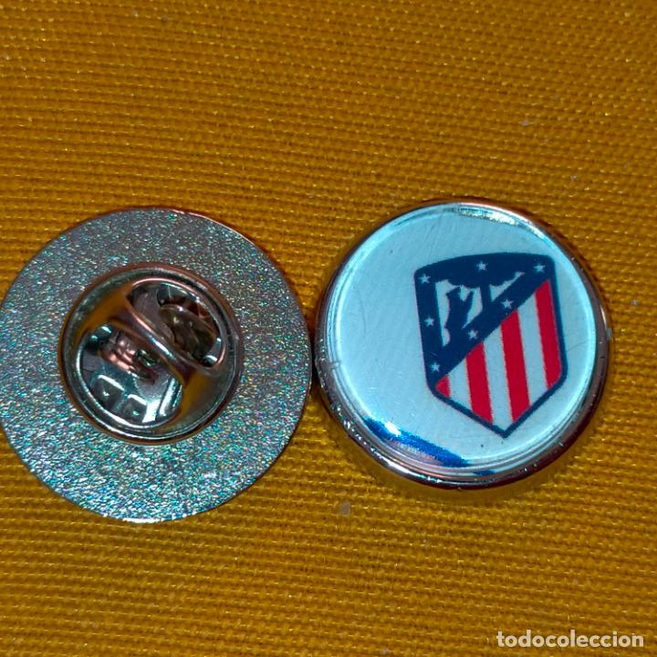 Pins e Spille di collezione: pin redondo metal - f&uacute;tbol equipo club Atl&eacute;tico de Madrid JUGADOR