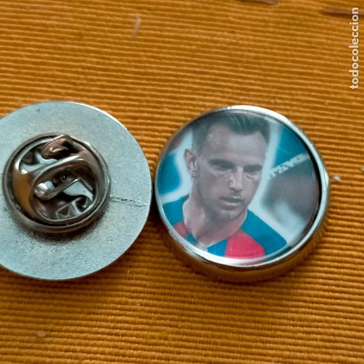 Collection pins: pin redondo metal - f&uacute;tbol equipo club barcelona JUGADOR o escudo