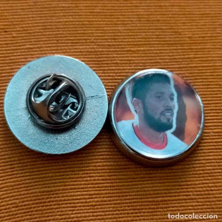 Pins e Spille di collezione: pin redondo metal - f&uacute;tbol equipo valencia JUGADOR o escudo