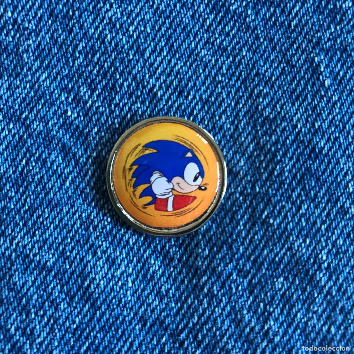 Pin's de collection: PIN METAL Y RESINA MEDIDA 2 CENT&Iacute;METROS CIERRE PINCHO SONIC SEGA NUEVO Y SIN USO