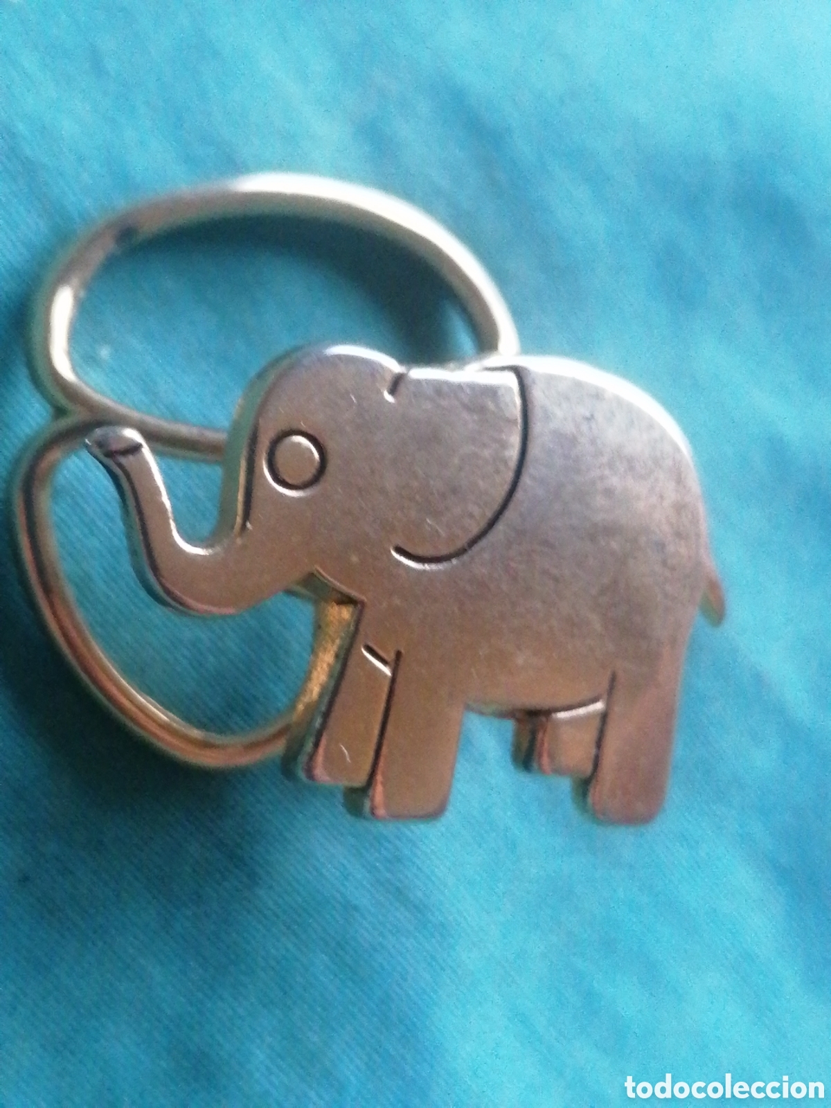 Collection pins: Pin tipo broche portapa&ntilde;uelos elefante trompa levantada