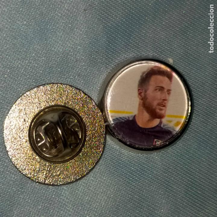 Collection pins: PIN REDONDO METAL - FUTBOL CLUB JUGADOR EQUIPO - f&uacute;tbol Atl&eacute;tico de Madrid