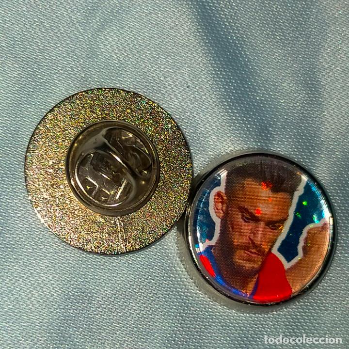 Collection pins: PIN REDONDO METAL - FUTBOL CLUB JUGADOR EQUIPO - f&uacute;tbol deportivo Osasuna