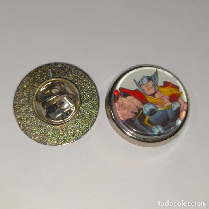 Pins de cole&ccedil;&atilde;o: PIN REDONDO METAL - FUTBOL CLUB JUGADOR EQUIPO - superh&eacute;roes Marvel Vengadores.