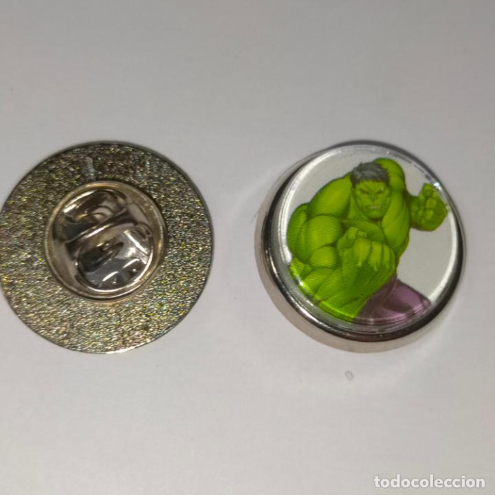 Pins de colecci&oacute;n: PIN REDONDO METAL - FUTBOL CLUB JUGADOR EQUIPO - superh&eacute;roes Marvel Vengadores.